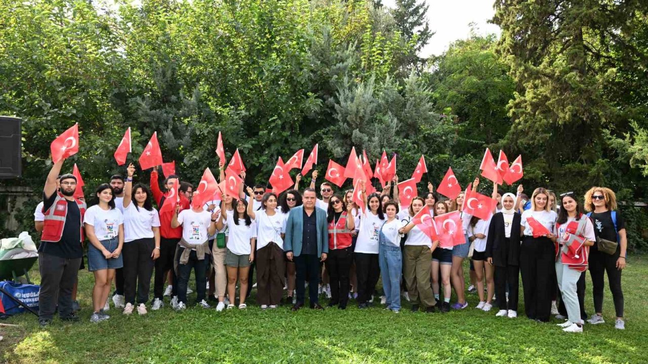 Antalya’da üniversite öğrencilerine eğitim desteği