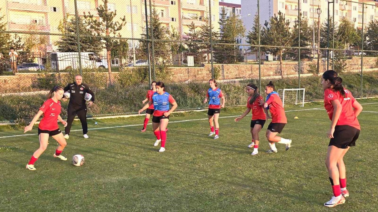 U19 Kadın Milli Takımı’nın Erzurum kampı başladı