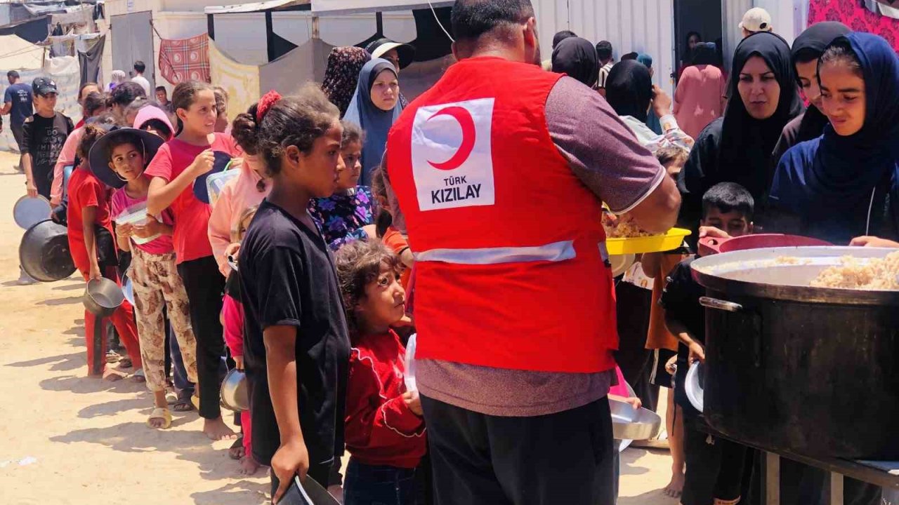 Türk Kızılay’dan kıtlığın eşiğindeki Gazze’ye gıda desteği