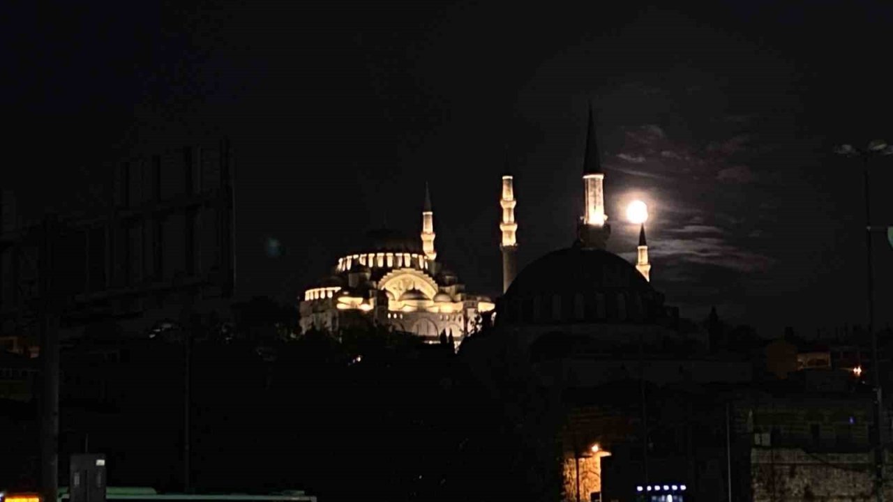 İstanbul ‘da "Süper Kanlı Ay Tutulması"