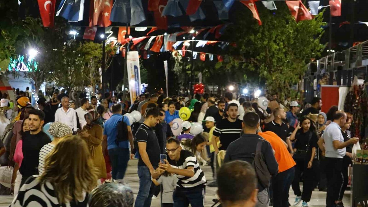 GastroAntep Kültür Yolu Festivali’nde ziyaretçi yoğunluğu yaşanıyor