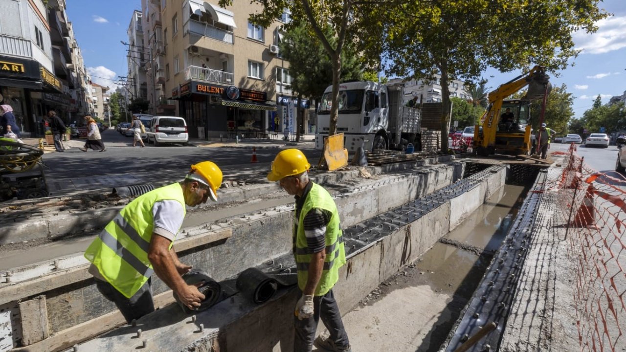 Girne Caddesi’ndeki yağmur suyu mazgalları yenileniyor