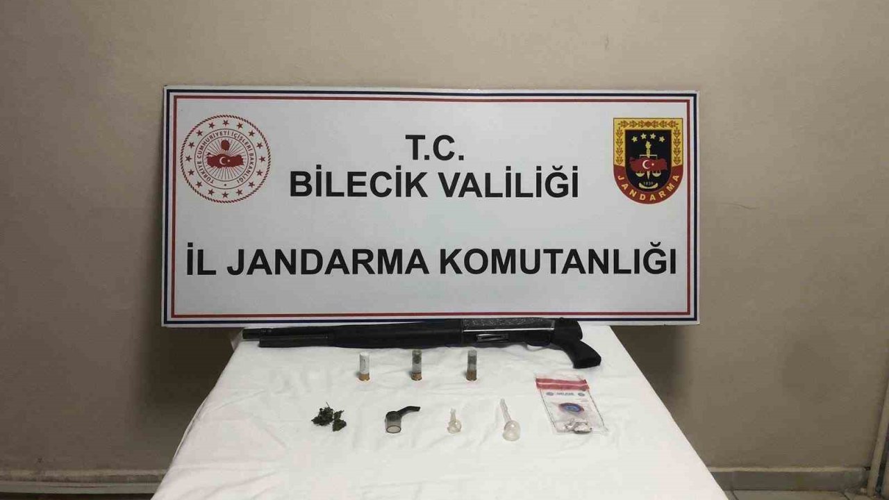 Bilecik’te ekiplerden kaçan şüpheli, uyuşturucu madde ve ruhsatsız tüfek ile yakalandı