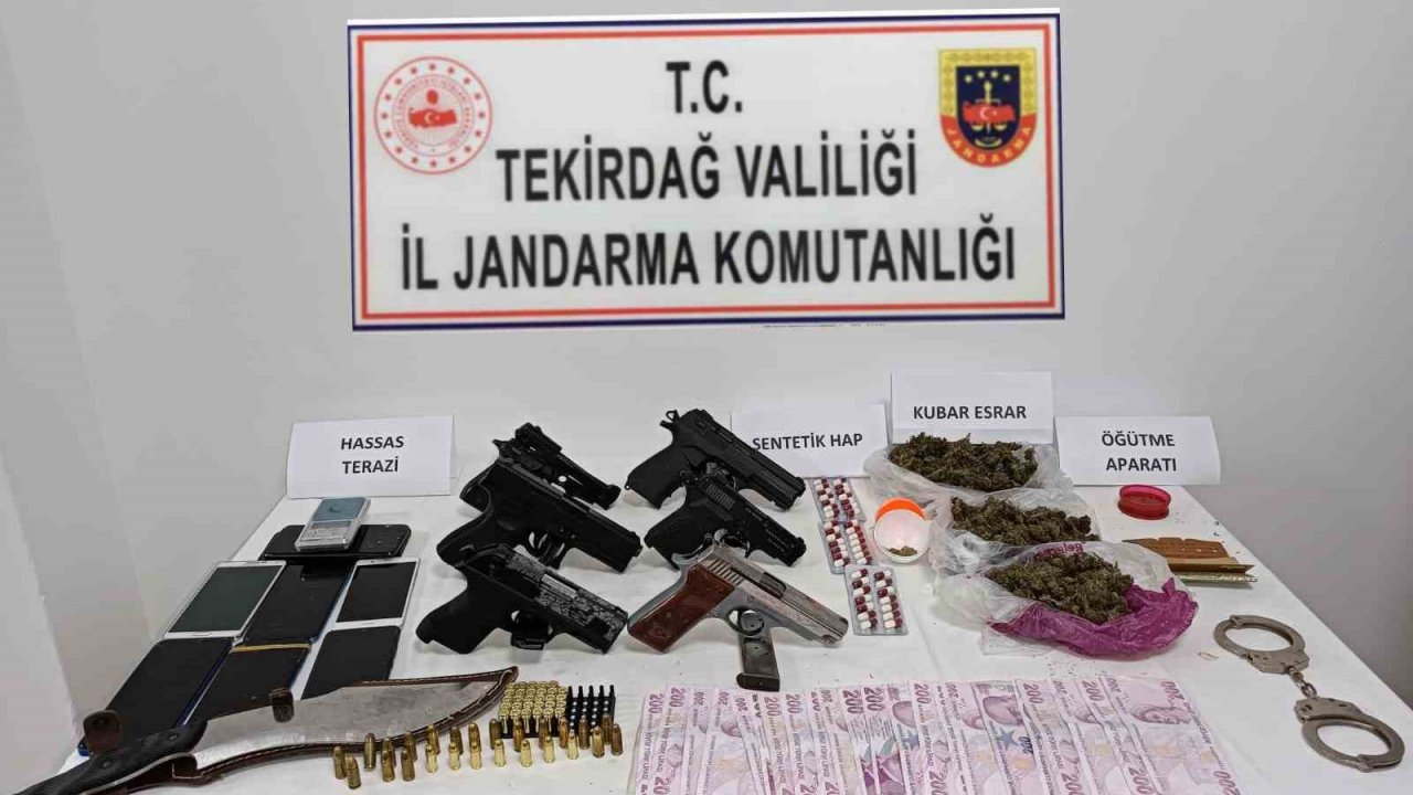 Tekirdağ’da jandarma operasyonunda silah ve uyuşturucu ele geçirildi