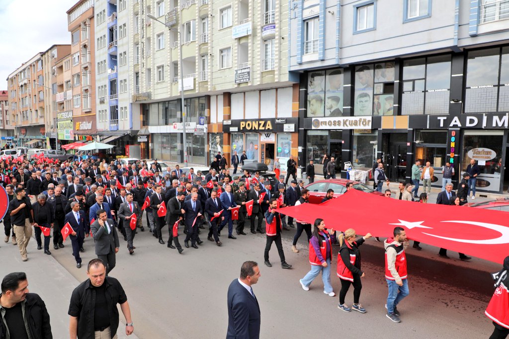 Kars'ta Gaziler Günü Yürüyüşü Başladı