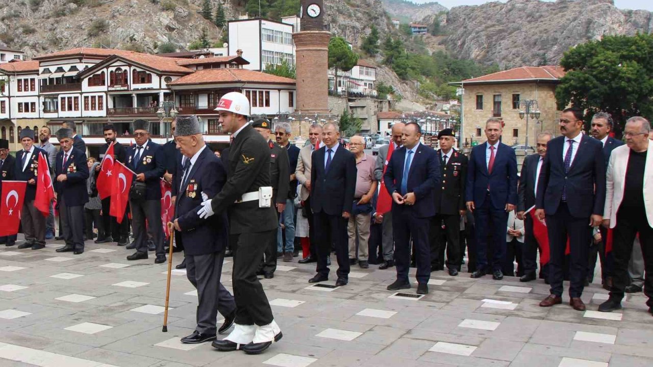 Mehmetçik gaziye omuz verdi