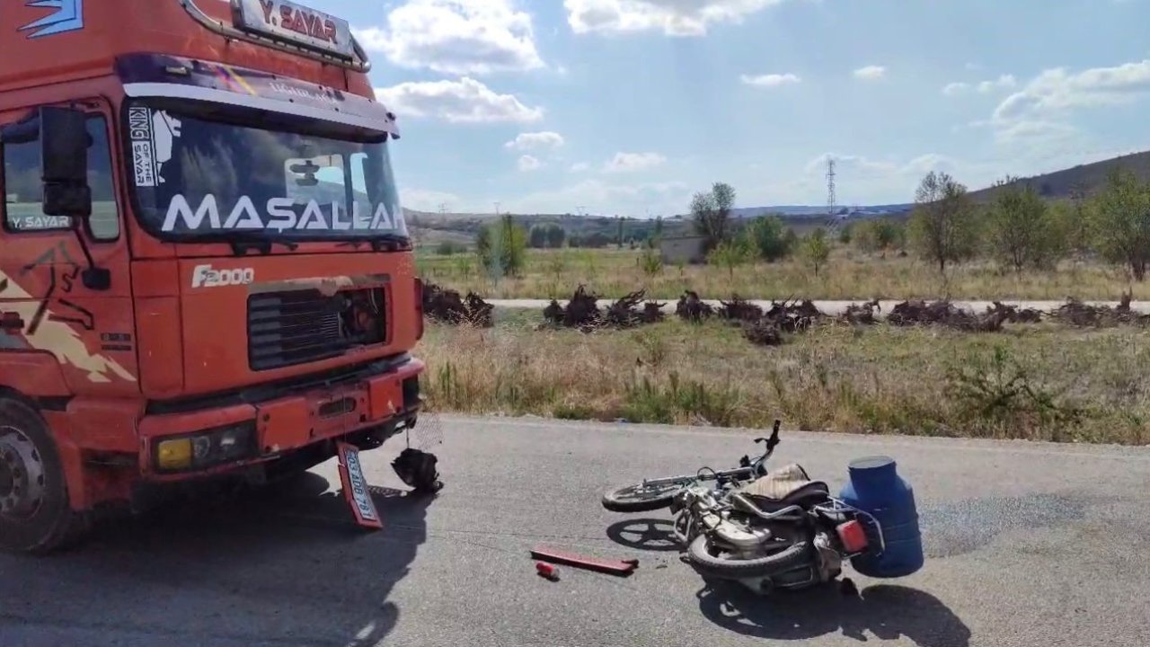 Tırla çarpışan motosiklet sürücüsü ağır yaralandı