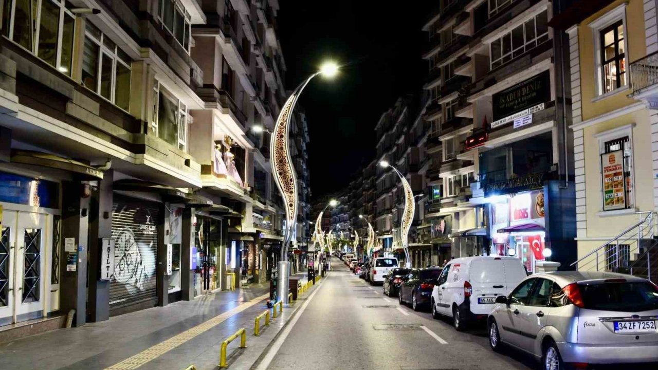 Çiftlik Caddesi’nin aydınlatması tamamlandı