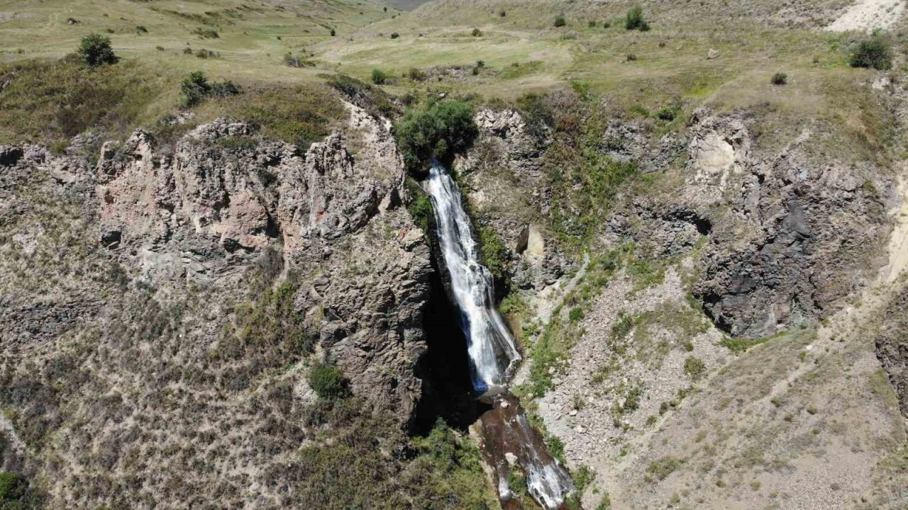 Susuz şelalesi, tam anlamıyla turizme kazandırılmayı bekliyor