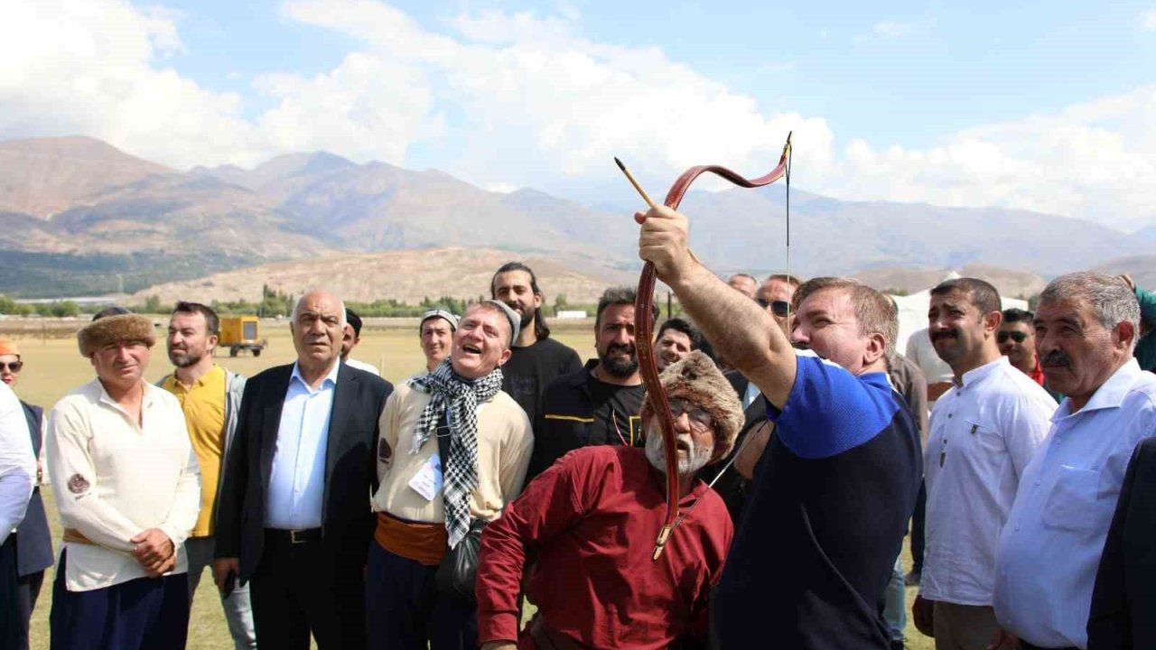 Geleneksel Türk Okçuluğu Şampiyonası Erzincan’da düzenlendi