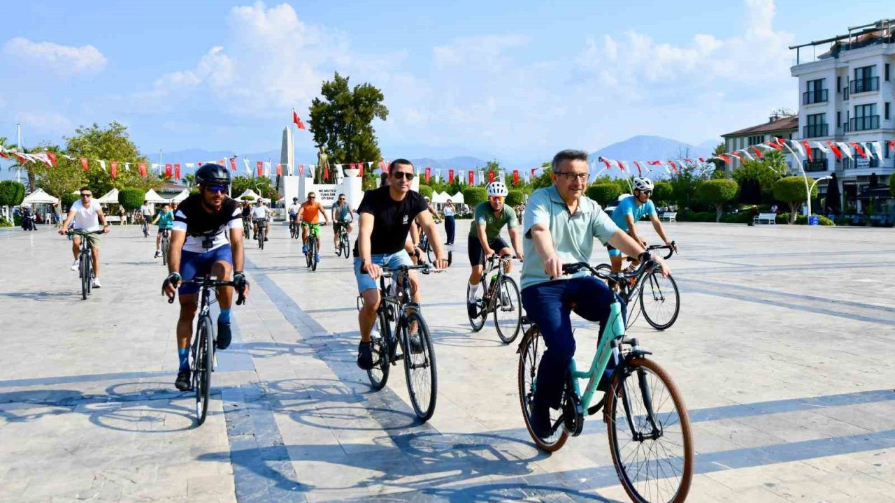 Fethiye’de temiz hava ve sağlıklı yaşam için pedalladılar