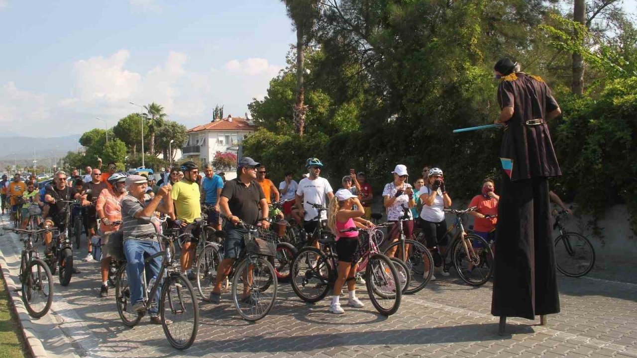 Fethiye’de ’Arabasız Gün’ bisiklet etkinliği ilgi gördü