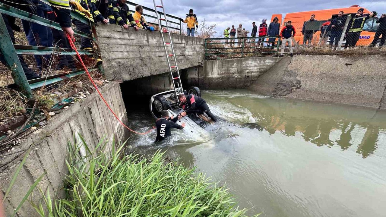 Erzurum’da otomobil su kanalına uçtu: 2 ölü, 1 yaralı