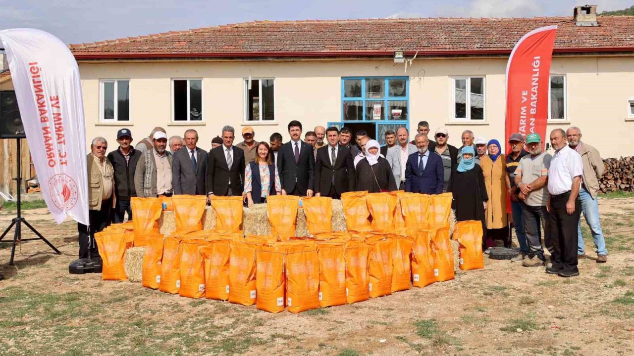 Üretici çiftçilere kanola tohumu dağıtıldı