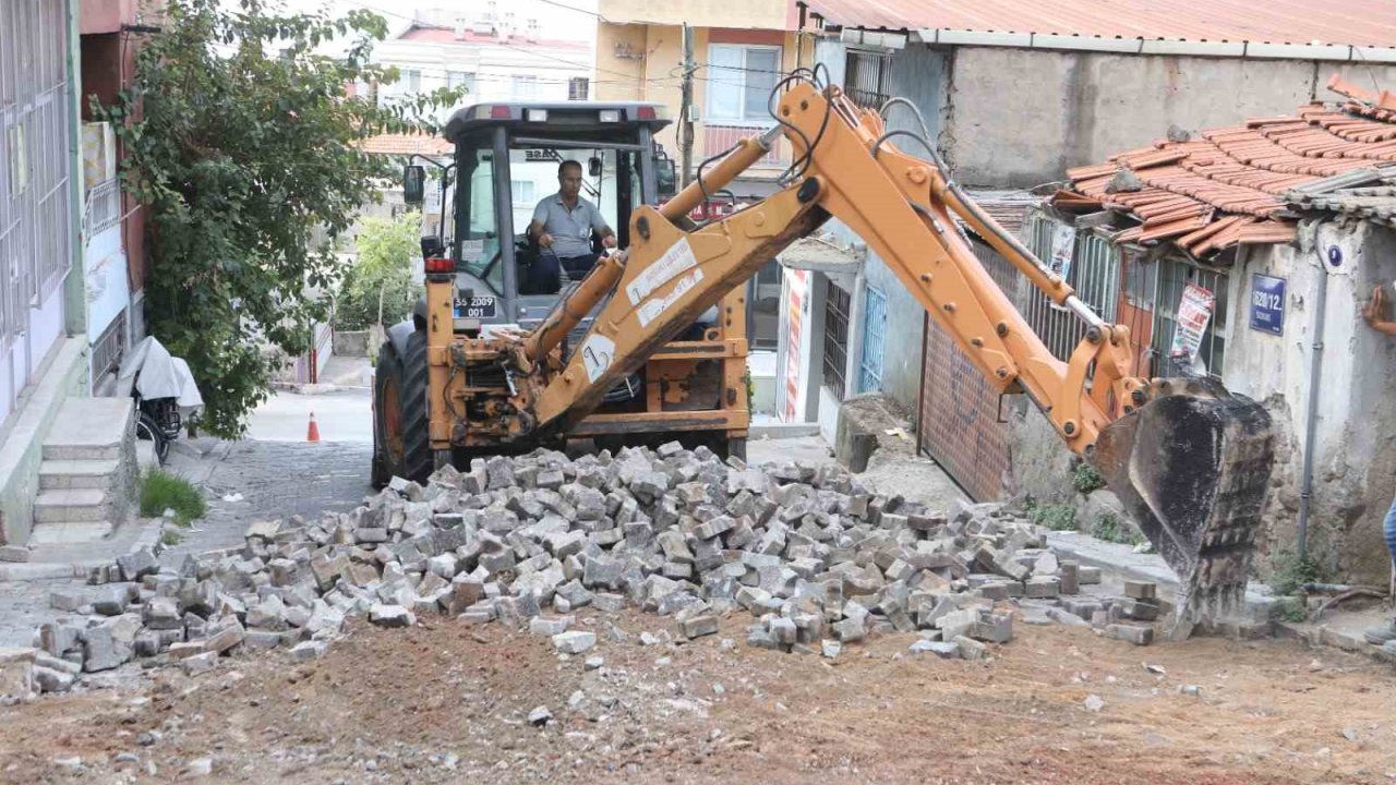 Bayraklı’da yol yenileme seferberliği sürüyor