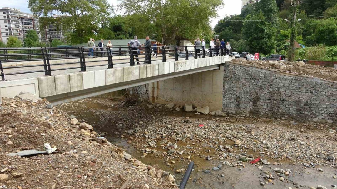 Giresun’da sellerin yıktığı köprüler yeniden inşa ediliyor