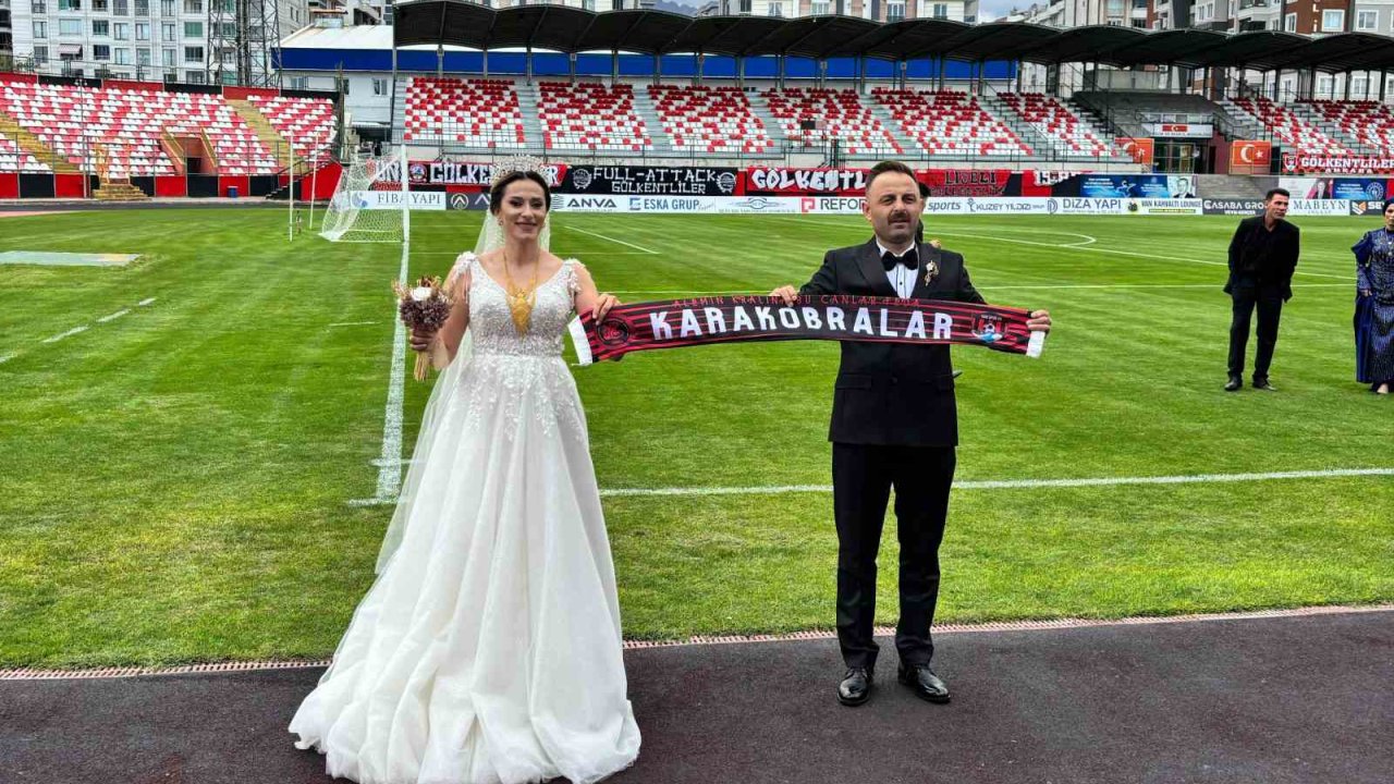 Vanlı kadın hakem bu kez maç için değil nikah için düdük çaldı