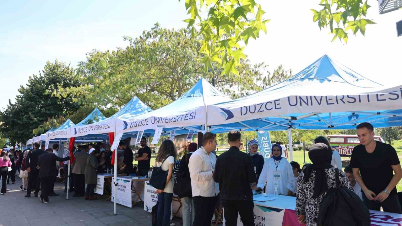 Düzce Üniversitesi öğrenci toplulukları tanıtım günleri başladı