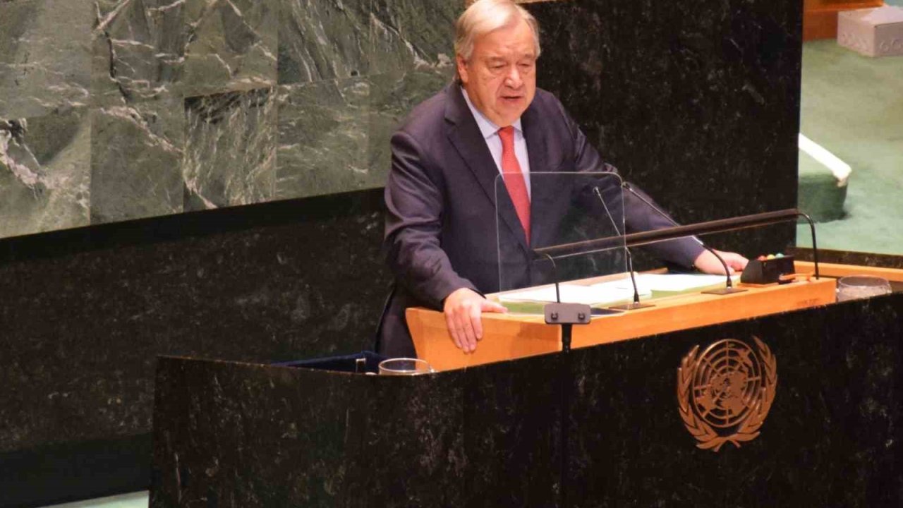 Guterres: “Lübnan uçurumun kenarındadır”