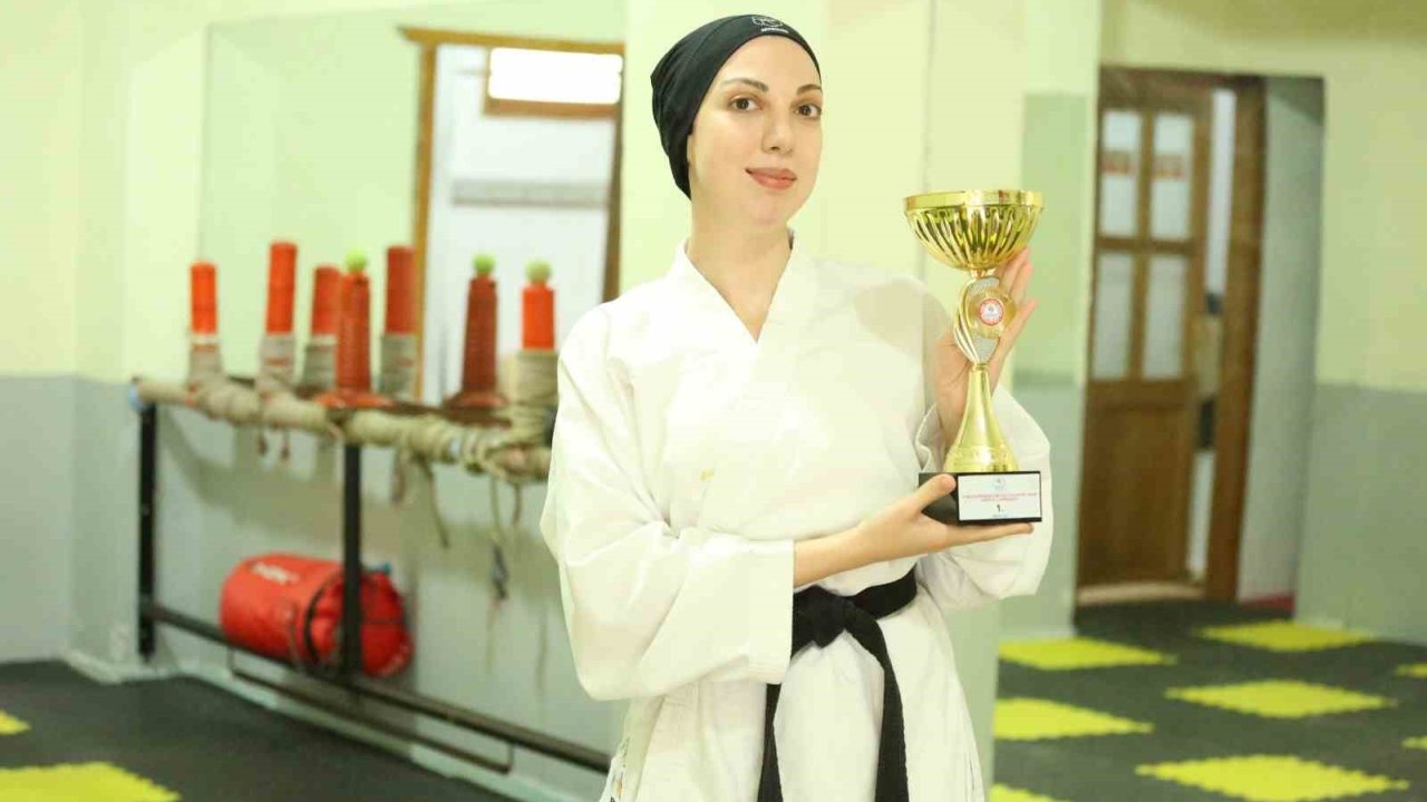 Yalova’nın ilk kadın karate antrenörü oldu