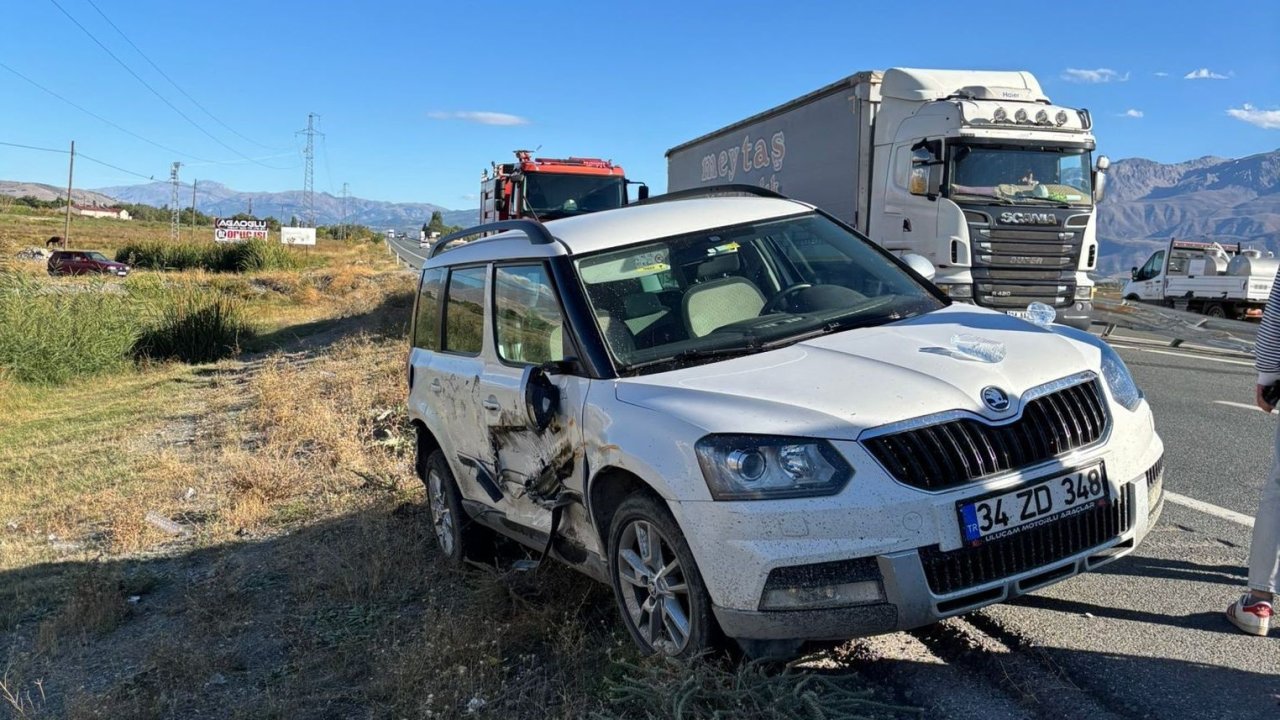 Erzincan’da trafik kazası: 3 yaralı