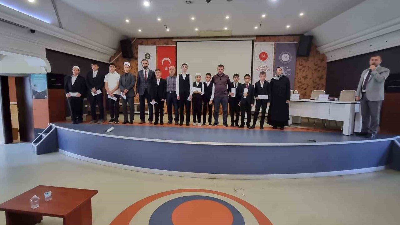 Hafız öğrenciler Düzce’de yarıştı