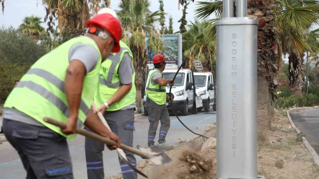 Turgutreis kıyı şeridinde aydınlatma çalışmaları sürüyor