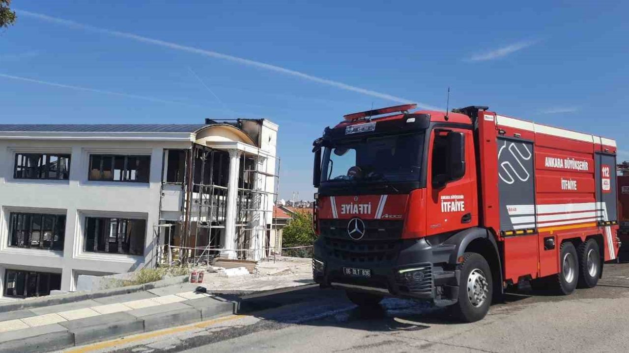 Ankara’da korkutan çatı yangını: 1 yaralı