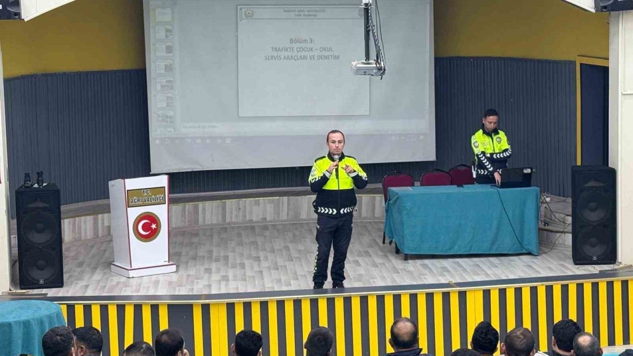 Ağrı’da güvenli ulaşım için okul servisi şoförlerine eğitim verildi