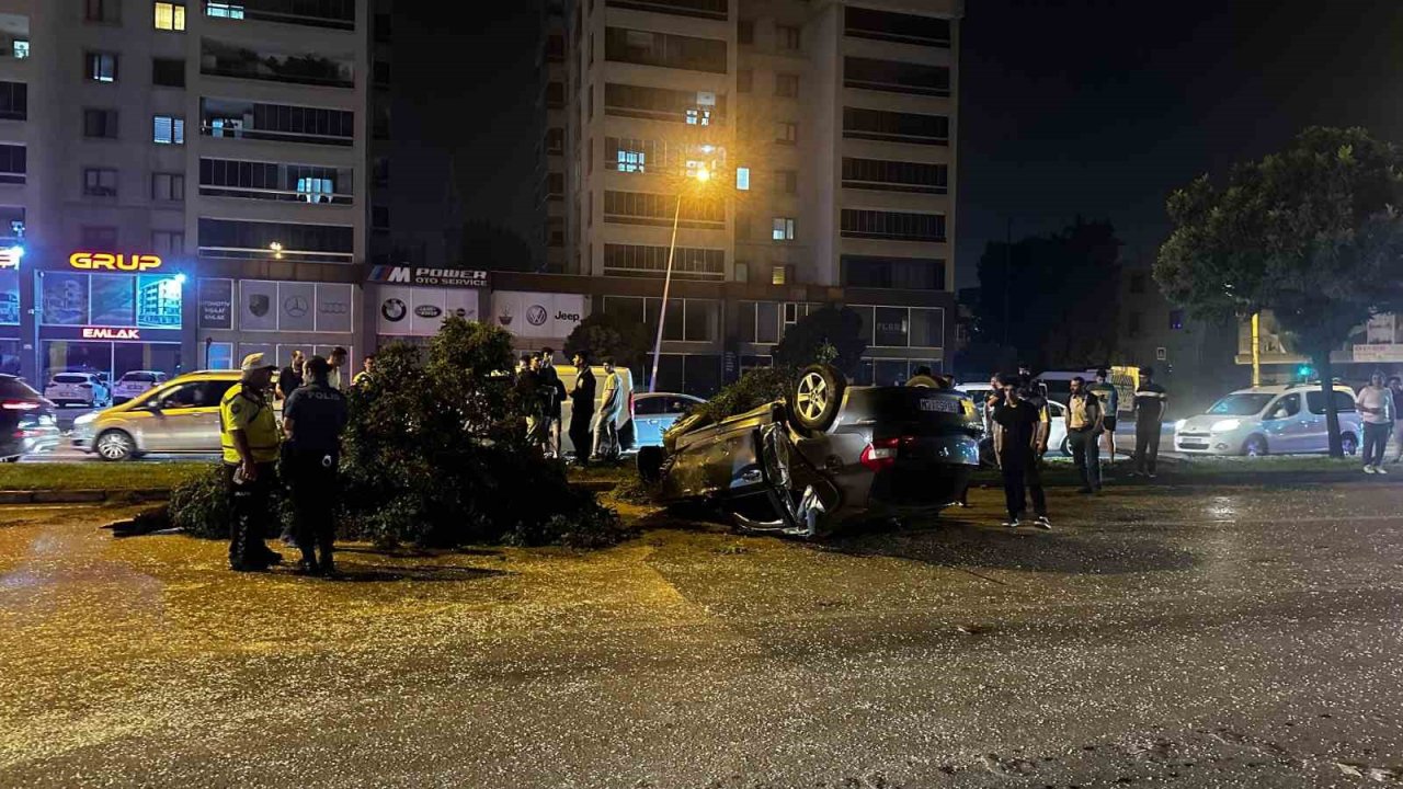 Bursa’da feci kaza: Önce ağaçları yıktı, sonra takla atarak karşı seride uçtu