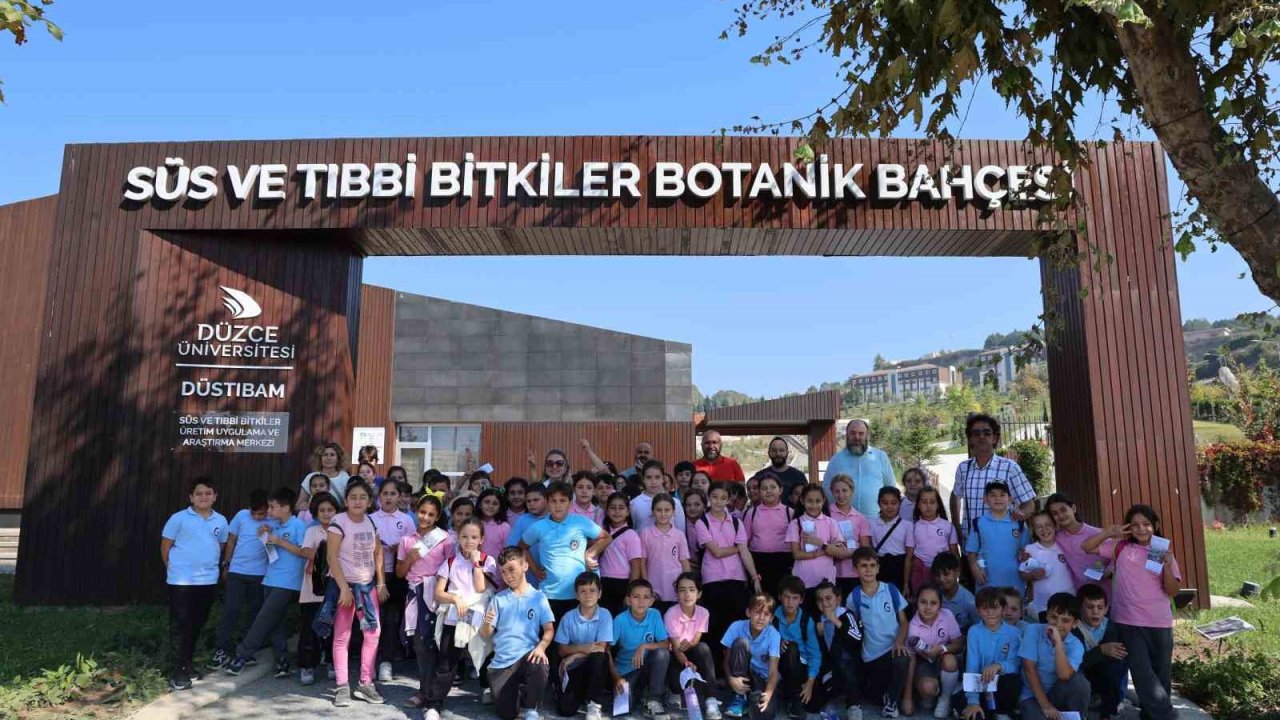 Öğrenciler botanik bahçesini gezdi bitkileri tanıdı