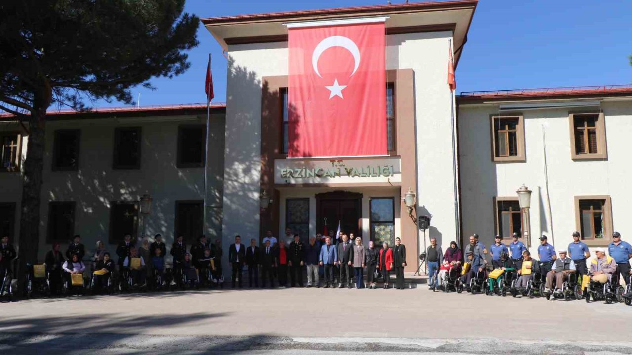 Akülü sandalyeye kavuşan kadın mutluluktan gözyaşlarına boğuldu