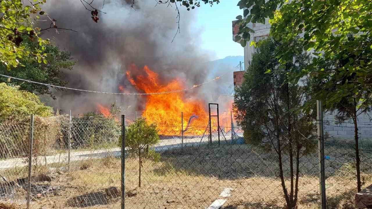 Bursa’da baraka yangını korkuttu