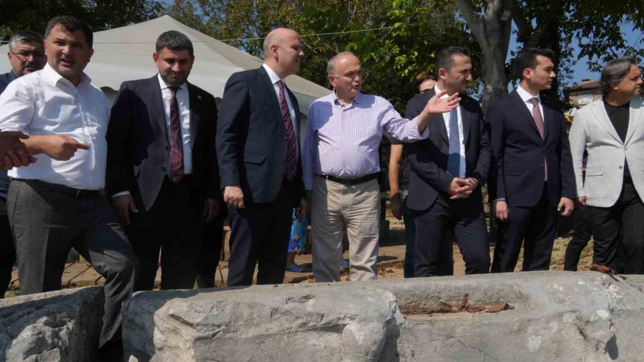 Genel Başkan İleri Konuralp antik kentinde kazı çalışmaları inceledi