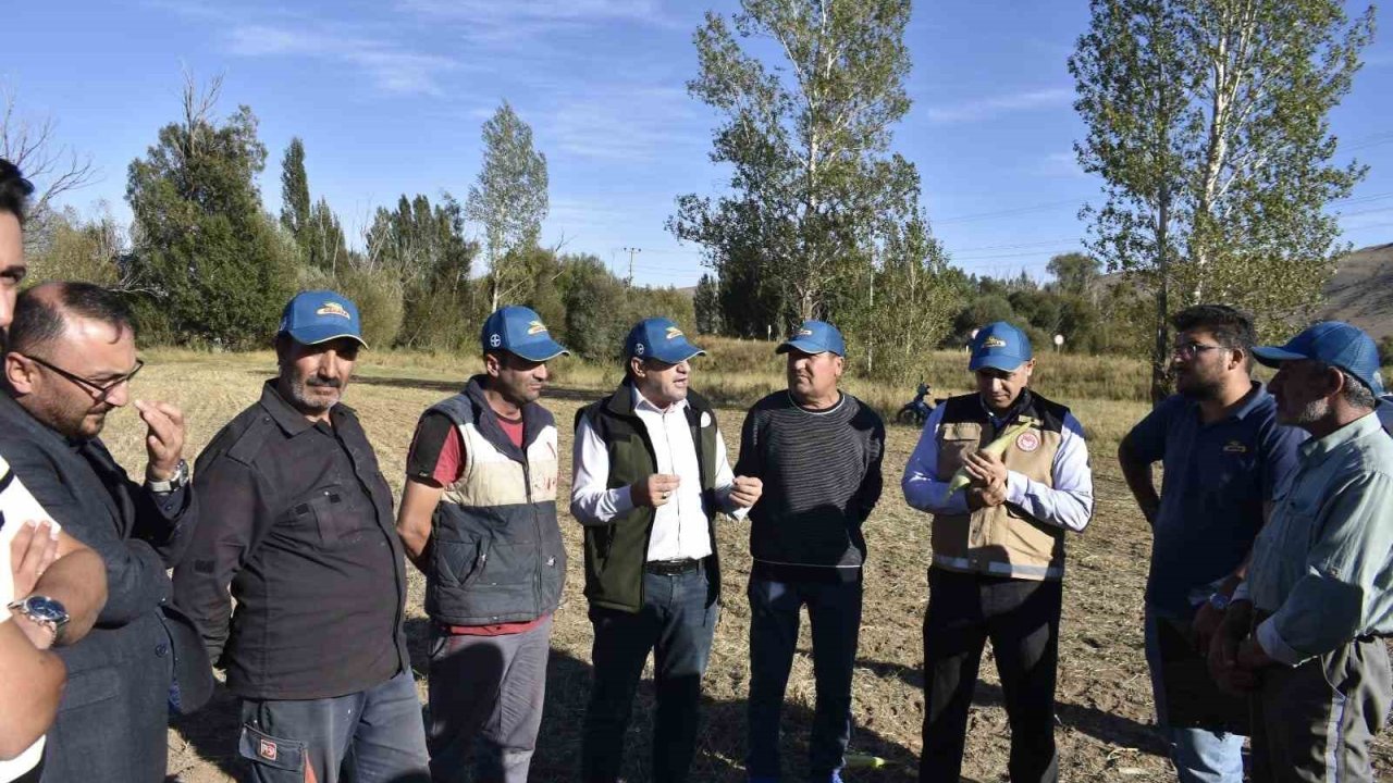 Bayburt çiftçisi tarlada bilgilendirildi