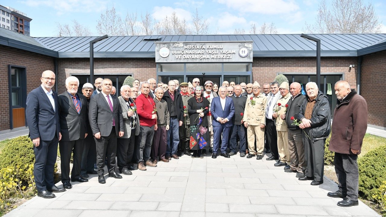 Başkan Büyükkılıç: "Ulu çınarların her zaman yanındayız"