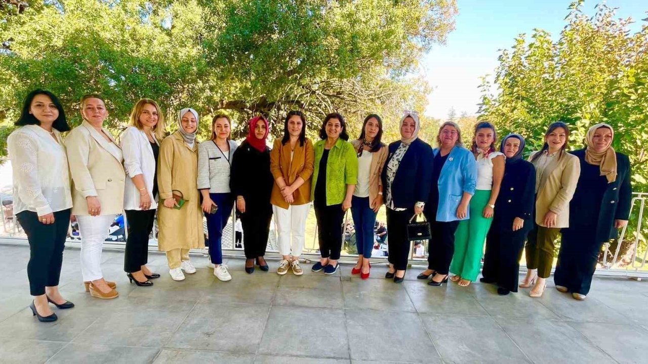 Kadınlardan "Merhamet Buluşması" ve "Çullu Börek" tanıtımı