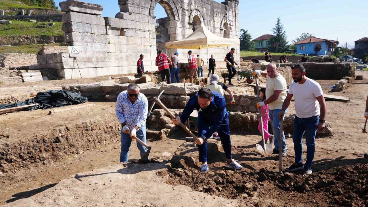 Kazmayı bu sefer ateş savaşçıları vurdu