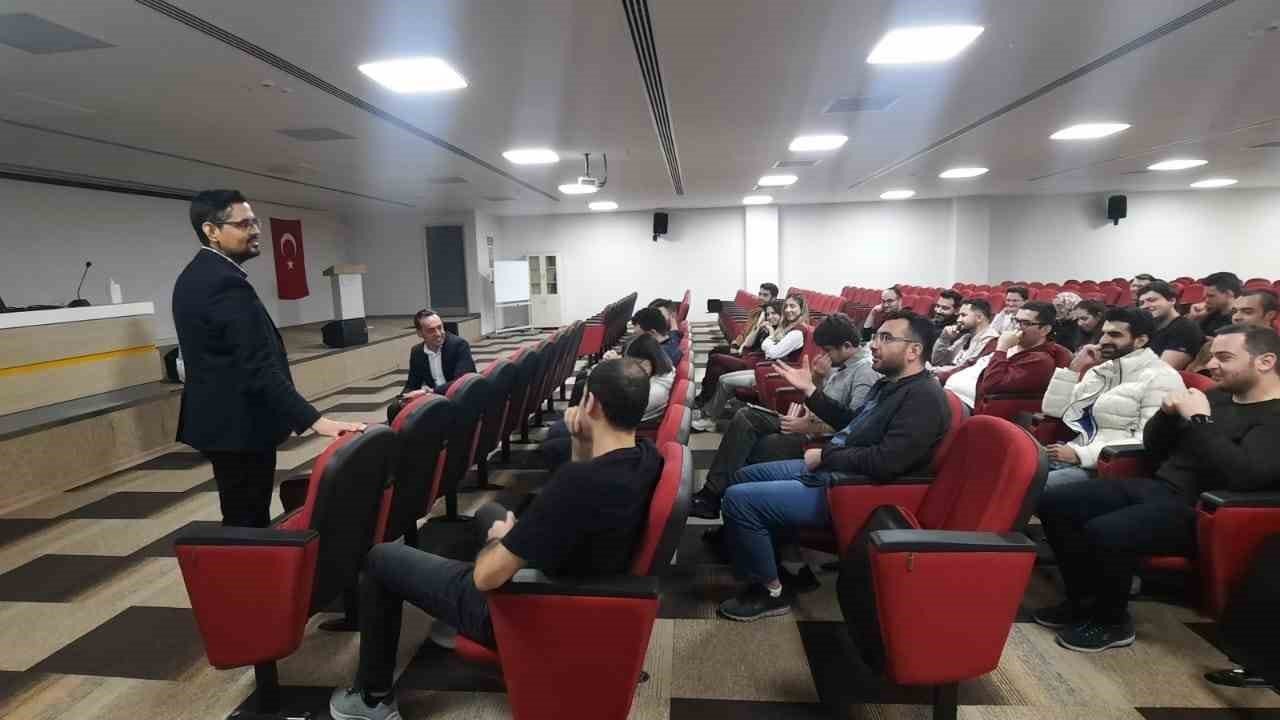 Başhekim Ergenç, yeni atanan acil uzmanları ve pratisyen hekimlerle bir araya geldi