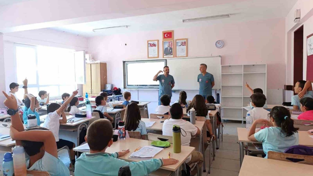 Sökeli öğrenciler hayvan hakları konusunda bilgilendirildi