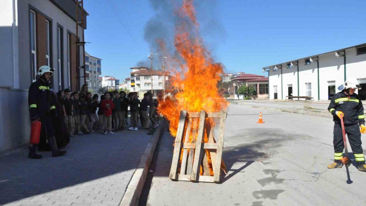 Yozgat’ta öğrencilere yangına müdahale eğitimi verildi