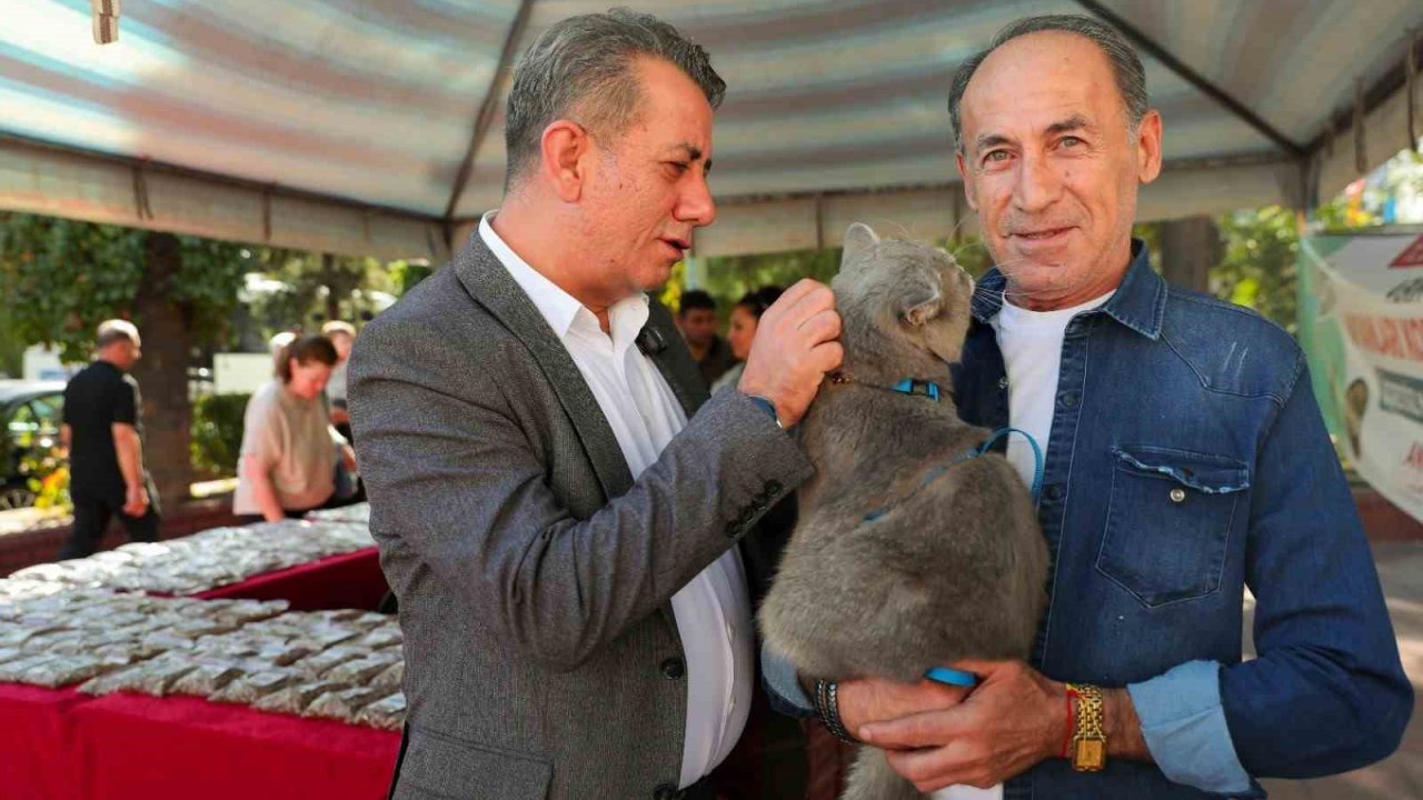 Başkan Yetişkin’den can dostlar için mama dağıtımı