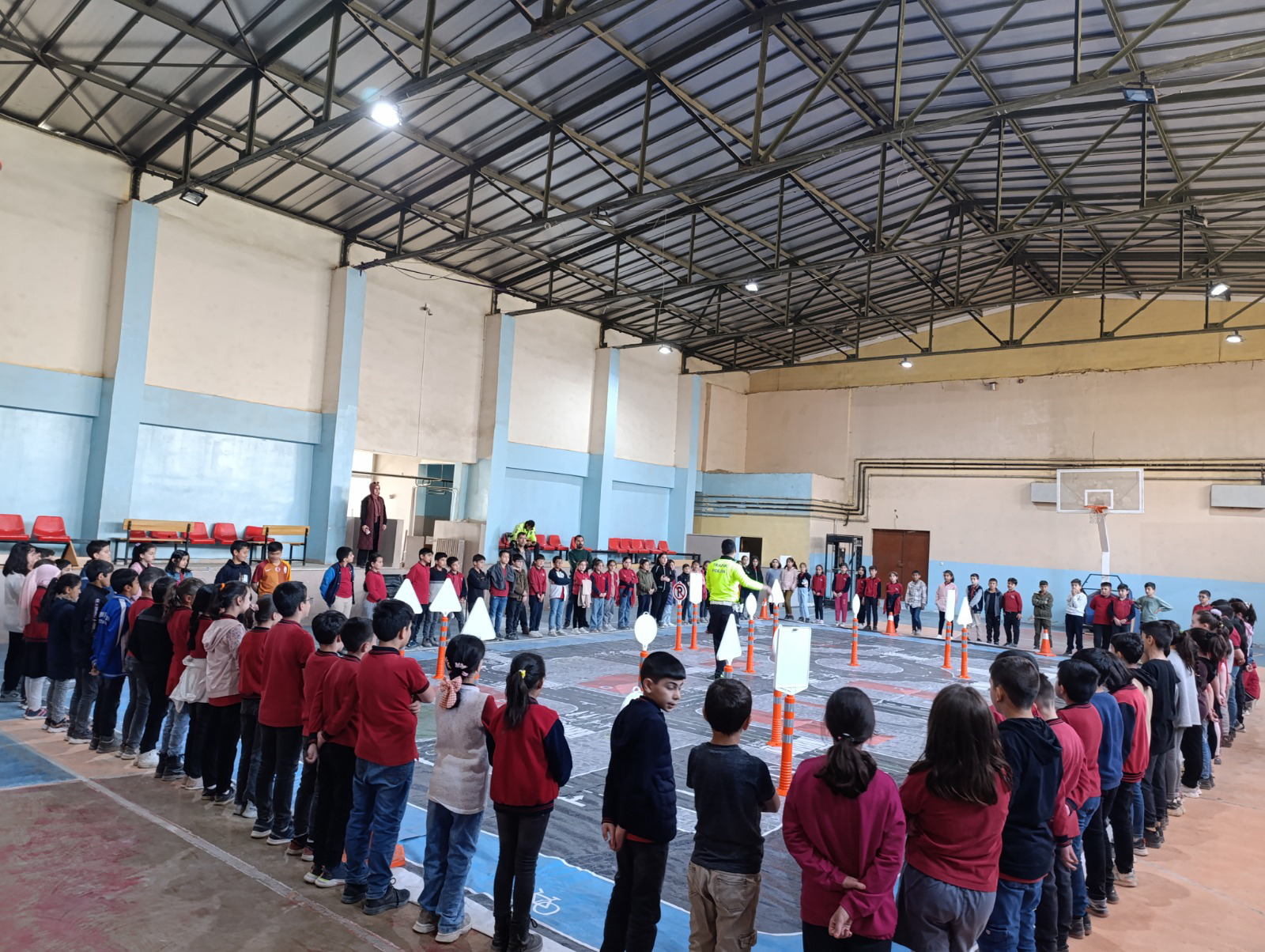 Kars Emniyet Müdürlüğü Çocuk parkında Eğitim verdi.