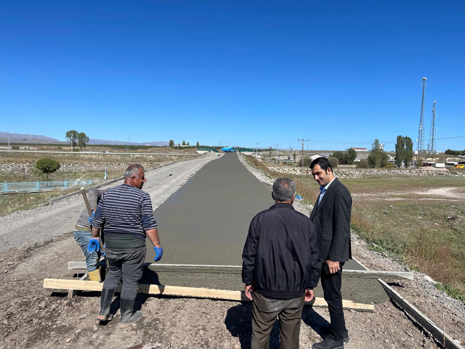 Selim Belediyesi  Beton yol yapıyor!