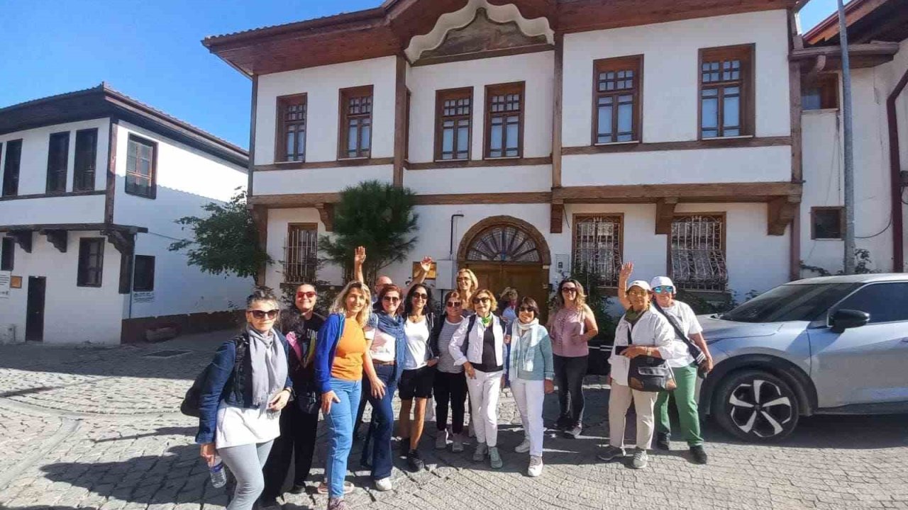 İstanbul’dan gelen turist kafilesini Osmaneli’ne hayran kaldı