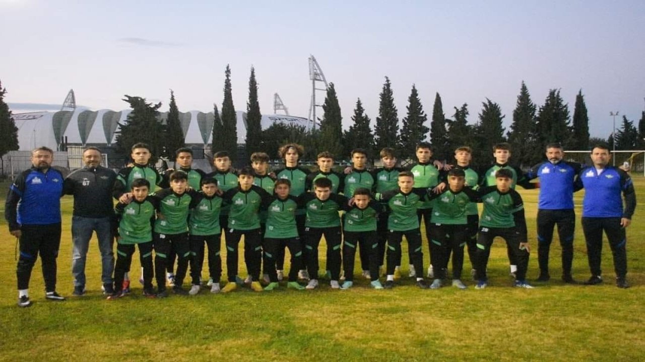 Akhisarspor dibi gördü