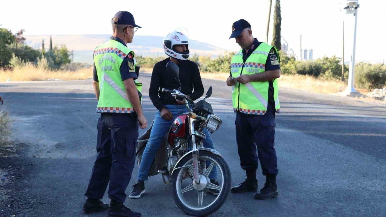 Motosiklet denetiminde 196 sürücüye para cezası