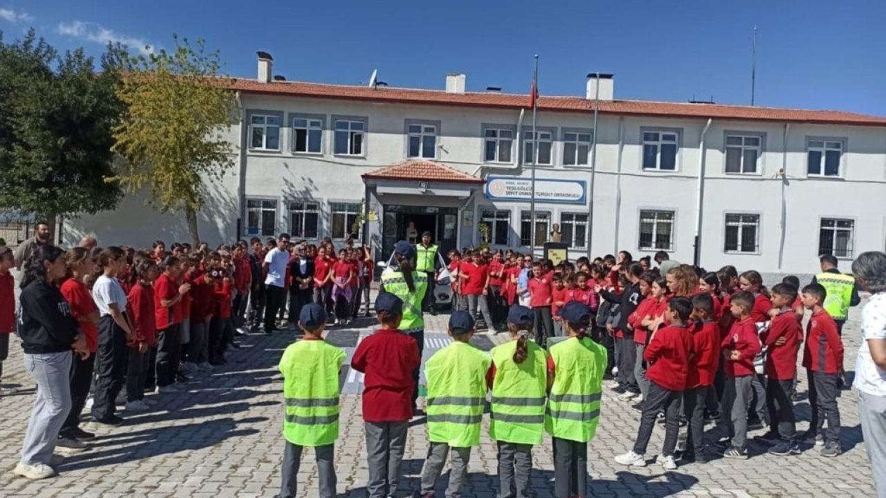 Jandarma’dan öğrencilere trafik güvenliği eğitimi