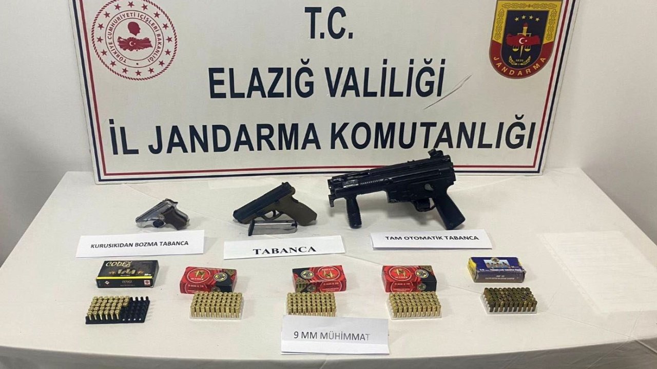 Elazığ’da bir işletmede yapılan aramda ruhsatsız tabanca ele geçirildi