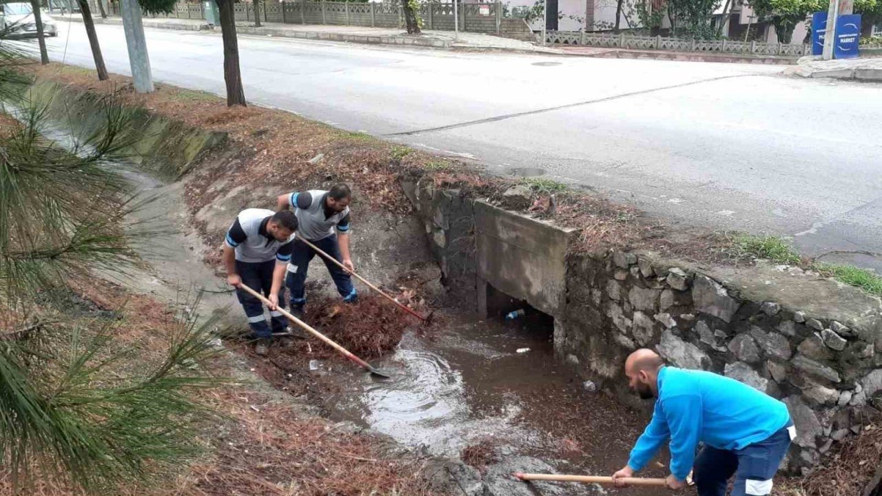 Ani yağışlara karşı mazgal ve menfez temizliği